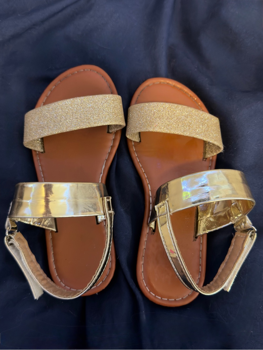 SHEIN Kids Gold Glitter & Metallic Strap Sandals